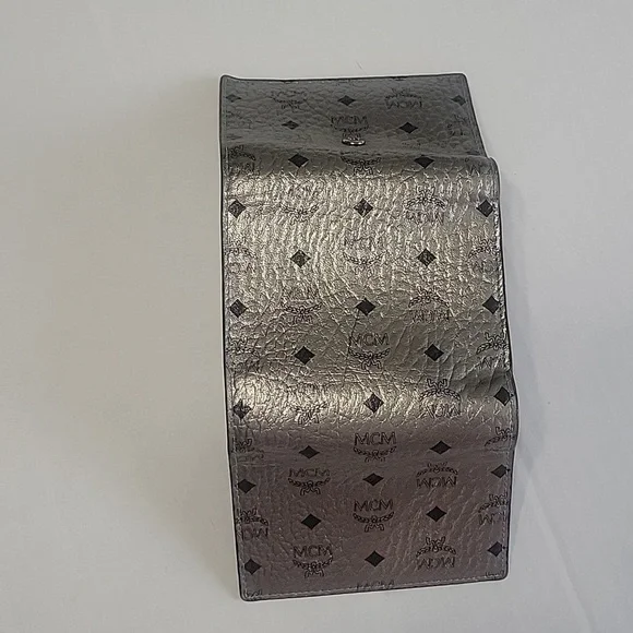 MCM Viesto Berlin 3 Fold Silver Leather Monogram Unisex Wallet - Picture 4 of 12